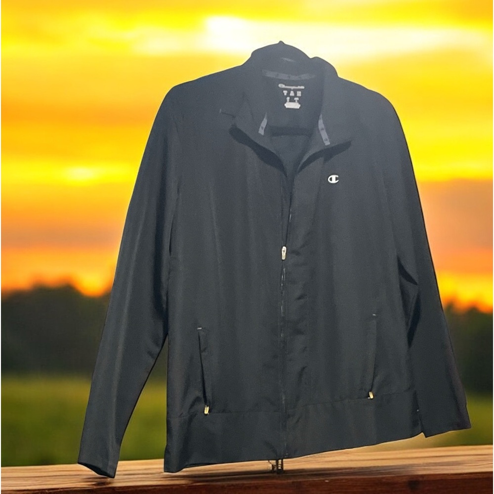 Champion Men’s Running Jacket Black Windbreaker Size M.